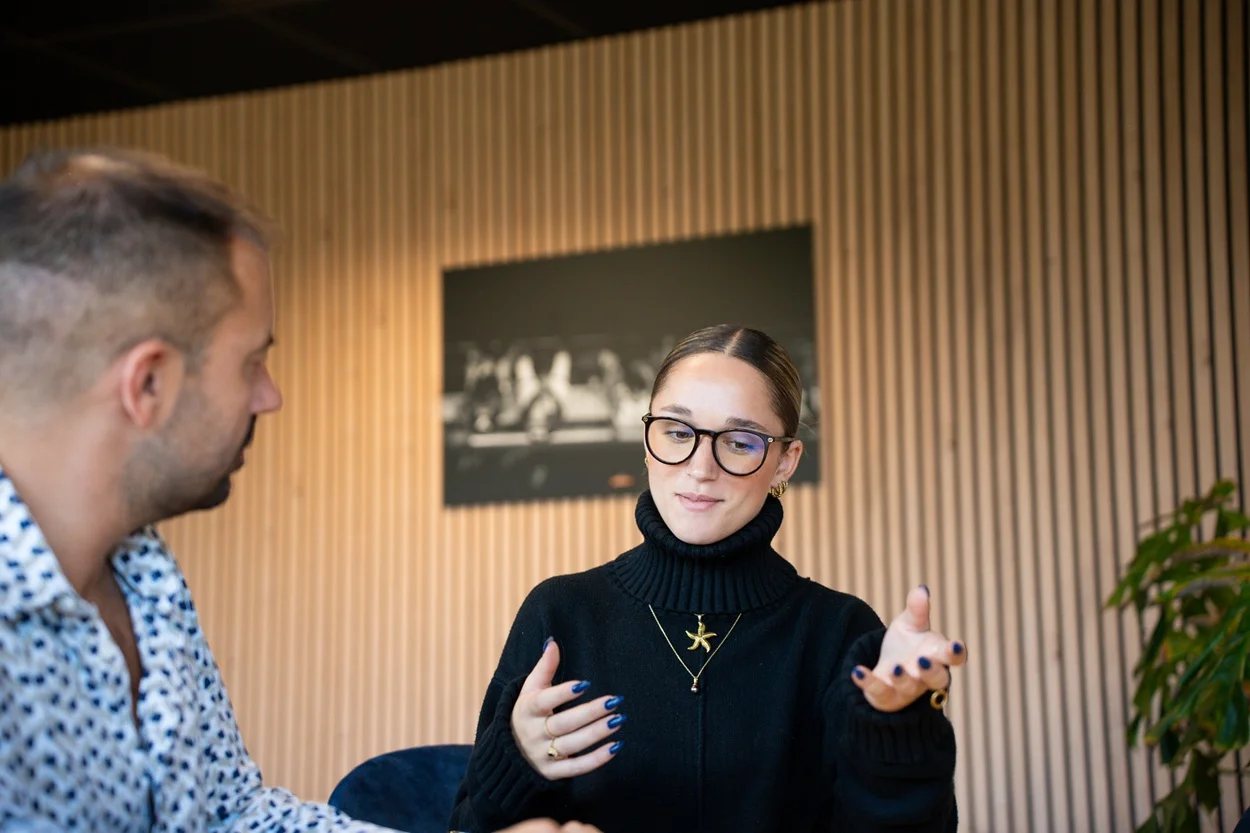 Impression support PLV & ILV Ecoute & cadrage - Les Complices