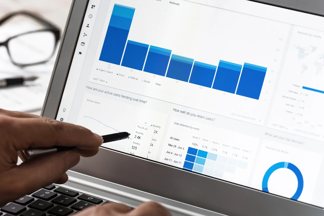 Reporting & analytics Mise en place des outils - Les Complices